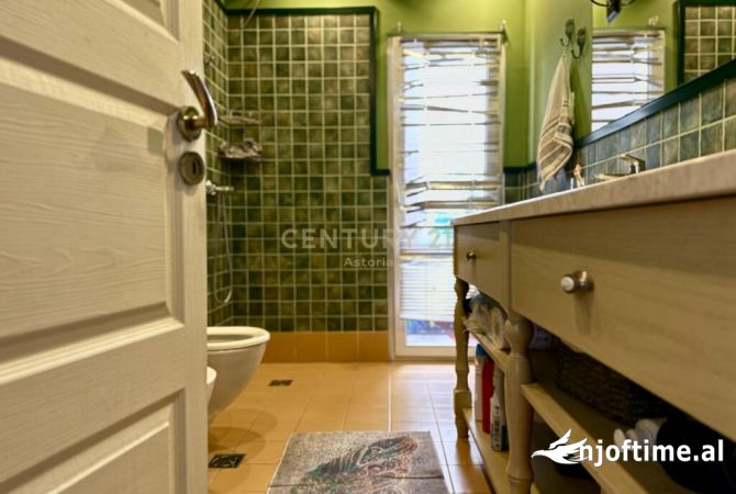 Shtepi me qera Apartament ne Tirane, 3+1, Mobilimi E mobiluar, Pagesa 1,200  Euro.