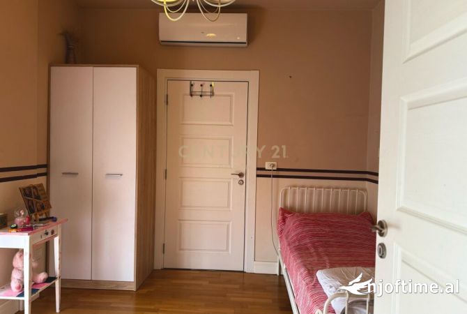 Shtepi me qera Apartament ne Tirane, 3+1, Mobilimi E mobiluar, Pagesa 1,200  Euro.