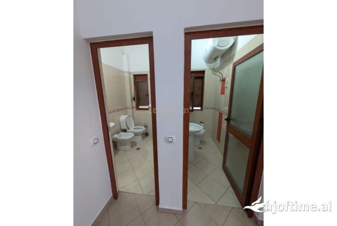 Shtepi me qera Apartament ne Tirane, 2+1, Mobilimi Bosh, pa mobiluar, Pagesa 500  Euro.