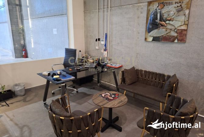 Ambient biznesi me qera 3+1 ne Tirane - 1,200 Euro