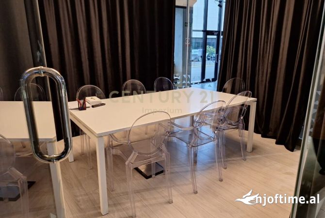 Ambient biznesi me qera 3+1 ne Tirane - 1,200 Euro