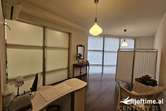 Ambient biznesi me qera 3+1 ne Tirane - 1,000 Euro