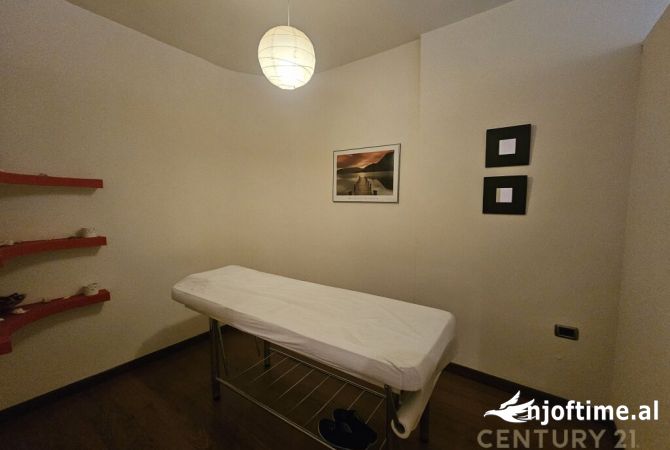 JEPET ME QIRA AMBIENT PRANE ISH EKSPOZITES. 1,000 Euro /Muaj