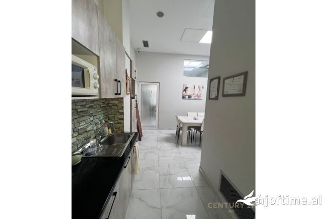 Ambient biznesi me qera 1+1 ne Tirane - 500 Euro