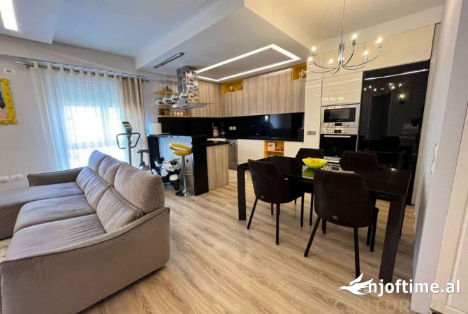 Shtepi me qera 3+1 ne Tirane - 1,200 Euro