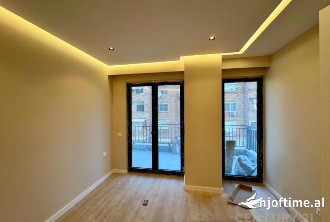 Shtepi ne shitje Apartament ne Tirane, 2+1, Mobilimi E mobiluar, Pagesa 210,000  Euro.