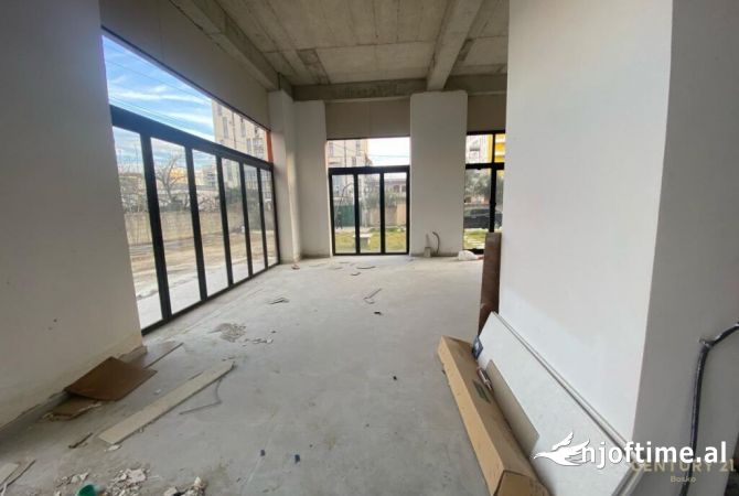 Ambient biznesi ne shitje 3+1 ne Tirane - 1,200 Euro