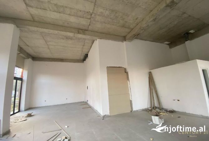 Ambient biznesi ne shitje 3+1 ne Tirane - 1,200 Euro