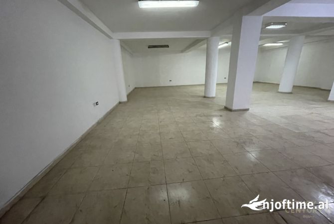 Ambient biznesi me qera 3+1 ne Tirane - 1,000 Euro