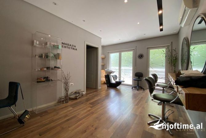 Ambient biznesi me qera 3+1 ne Tirane - 1,500 Euro