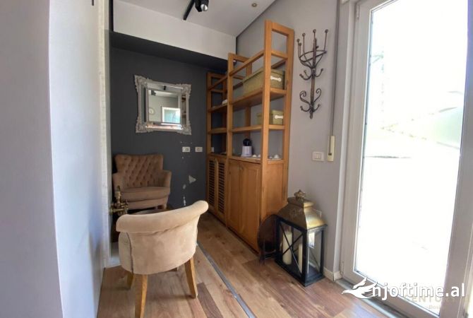 Ambient biznesi me qera 3+1 ne Tirane - 1,500 Euro