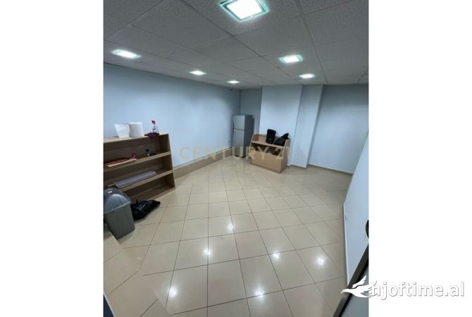 AMBIENT KOMERCIAL ME QIRA, RRUGA E ELBASANIT, TIRANE! 1,000 Euro /Muaj