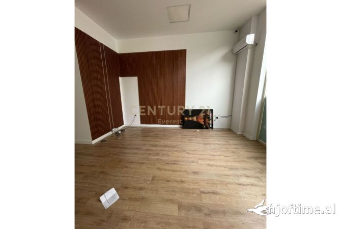 Ambient biznesi me qera 1+1 ne Tirane - 700 Euro