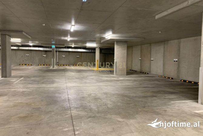 Ambient biznesi me qera 4+1 ne Tirane - 1,800 Euro