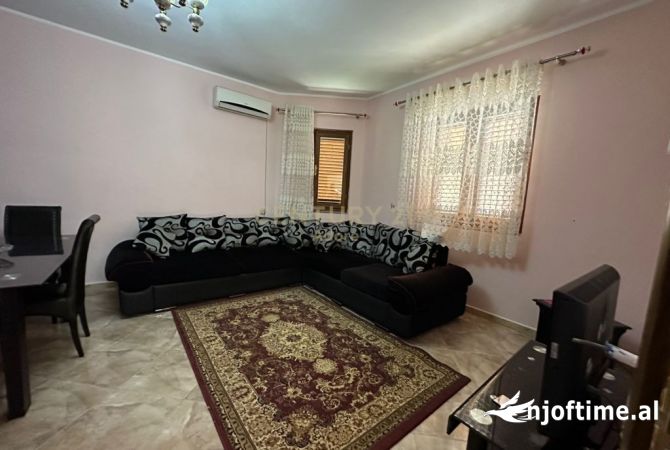 Shtepi me qera 4+1 ne Tirane - 800 Euro