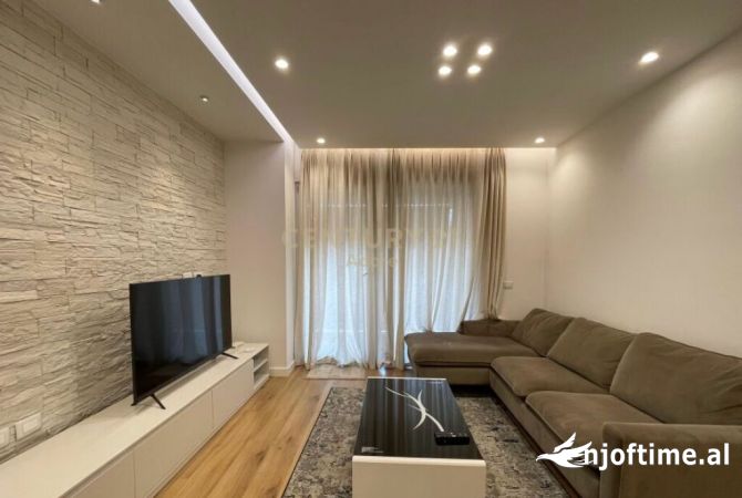 Shtepi me qera 2+1 ne Tirane - 900 Euro
