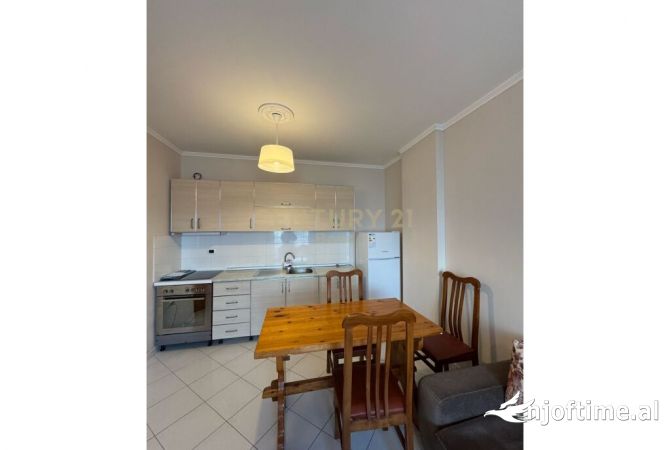 Shtepi me qera 2+1 ne Tirane - 400 Euro