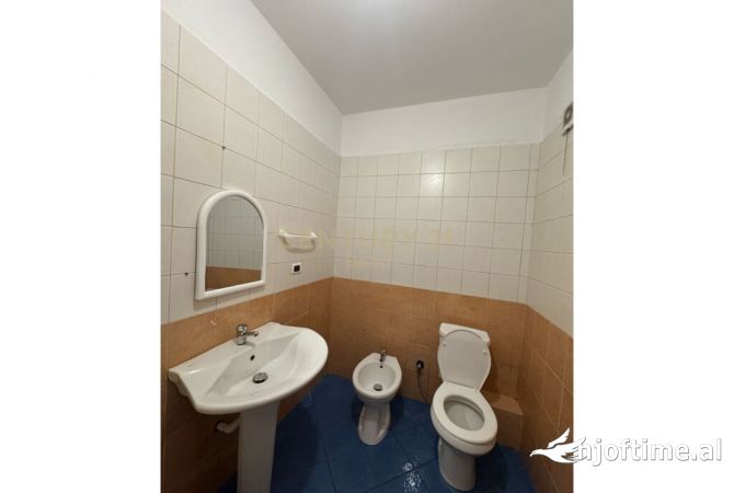 Shtepi me qera Apartament ne Tirane, 2+1, Mobilimi E mobiluar, Pagesa 400  Euro.