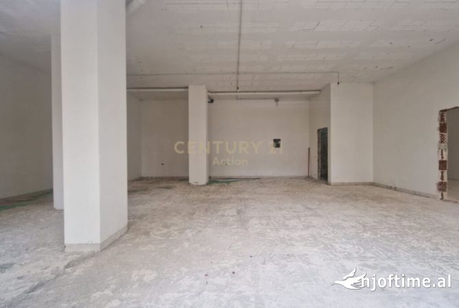 Ambient biznesi me qera 3+1 ne Tirane - 1,500 Euro