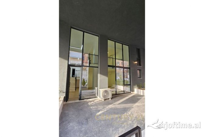 JEPET ME QIRA AMBIENT KOMERCIAL DUPLEX PRANE PAZARIT TE RI 1,000 Euro /Muaj