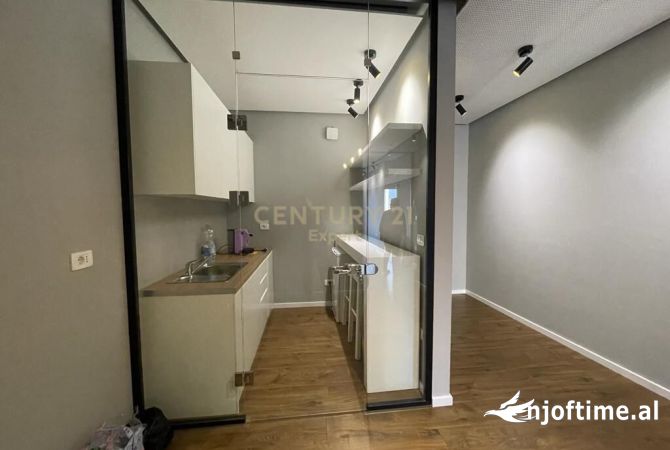 AMBIENT ZYRASH PER QIRA NE ZONEN E ISH BLLOKUT ! 3,000 Euro /Muaj