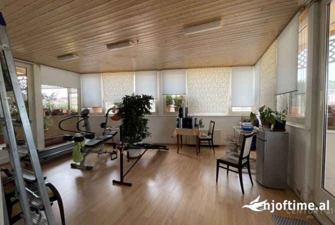 Shtepi me qera Apartament ne Tirane, 3+1, Mobilimi E mobiluar, Pagesa 2,500  Euro.