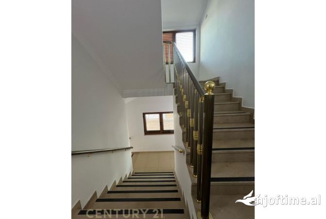 Shtepi me qera Apartament ne Tirane, 3+1, Mobilimi E mobiluar, Pagesa 600  Euro.