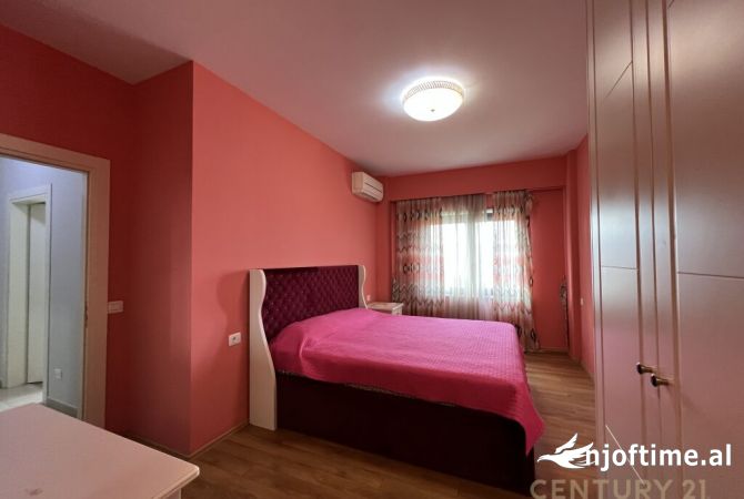 Shtepi me qera Apartament ne Tirane, 3+1, Mobilimi E mobiluar, Pagesa 1,100  Euro.