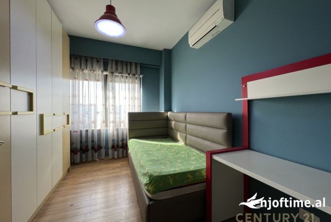 Shtepi me qera Apartament ne Tirane, 3+1, Mobilimi E mobiluar, Pagesa 1,100  Euro.