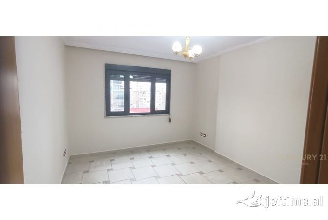 Ambient biznesi me qera 3+1 ne Tirane - 1,400 Euro