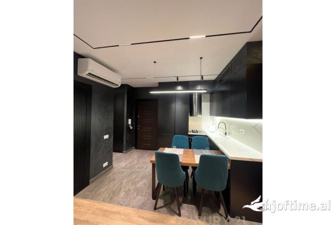 Shtepi me qera 2+1 ne Tirane - 1,400 Euro