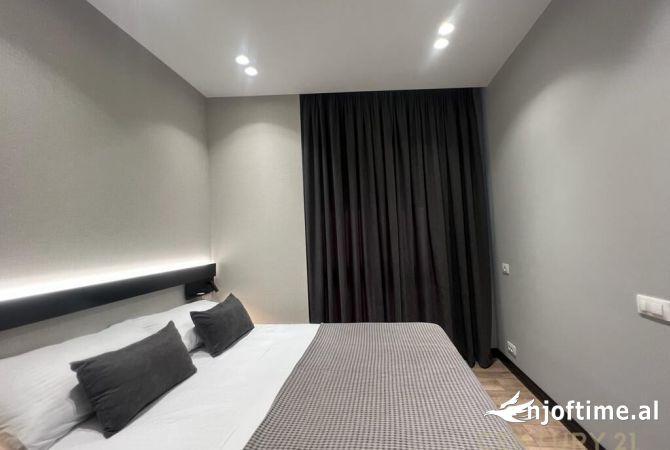 Shtepi me qera 2+1 ne Tirane - 1,400 Euro