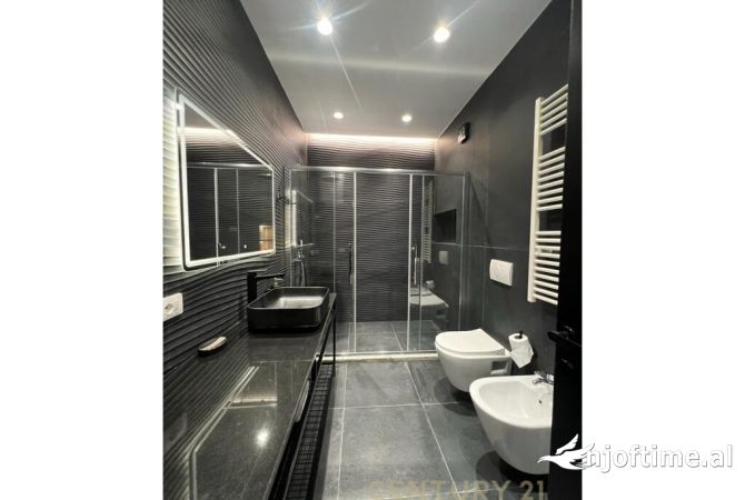 Shtepi me qera Apartament ne Tirane, 2+1, Mobilimi E mobiluar, Pagesa 1,400  Euro.