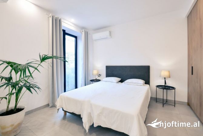 Shtepi me qera Apartament ne Tirane, Garsoniere, Mobilimi E mobiluar, Pagesa 580  Euro.
