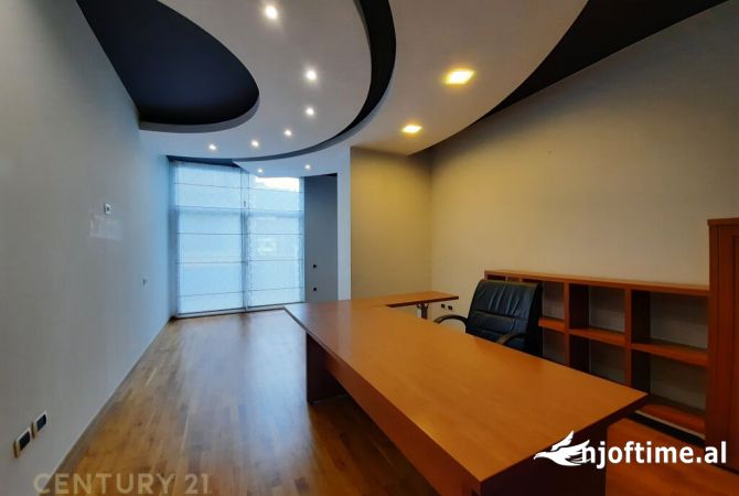 Shtepi me qera 2+1 ne Tirane - 1,300 Euro