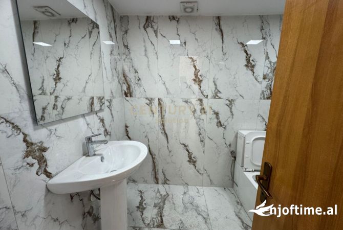Ambient biznesi me qera 3+1 ne Tirane - 600 Euro