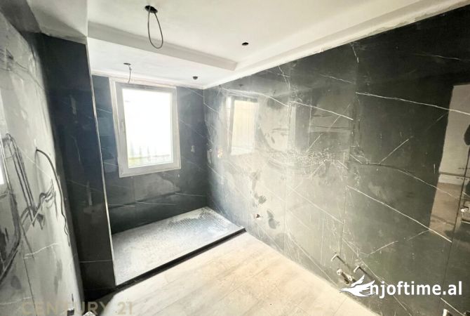 Shtepi me qera Apartament ne Tirane, 3+1, Mobilimi Bosh, pa mobiluar, Pagesa 1,100  Euro.