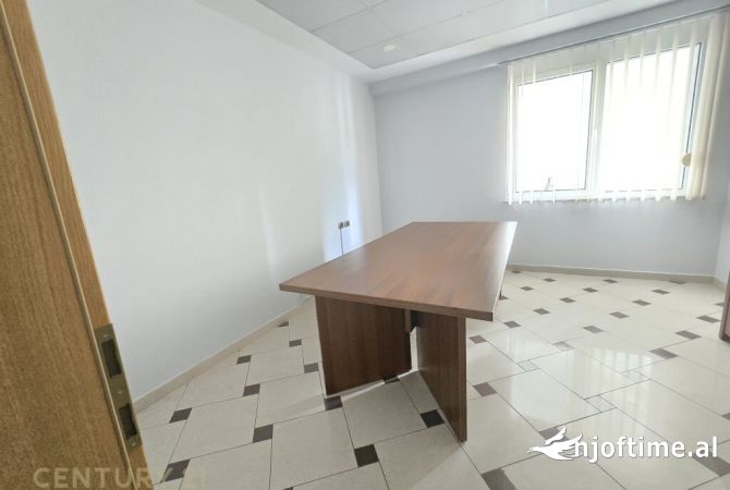 Ambient biznesi me qera 3+1 ne Tirane - 1,550 Euro