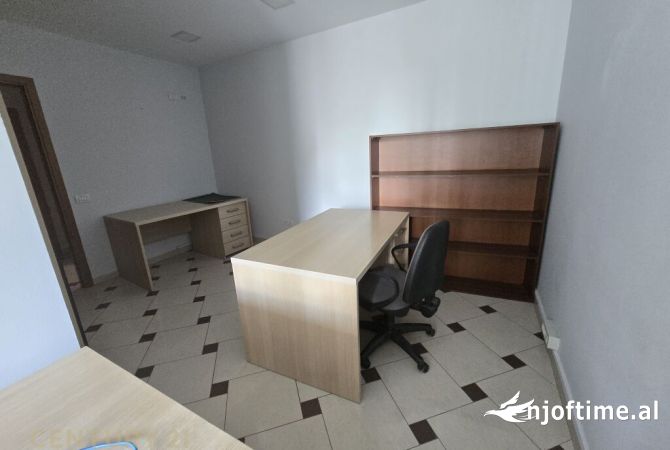Ambient biznesi me qera 3+1 ne Tirane - 1,550 Euro
