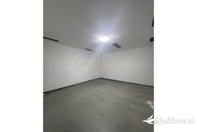 Ambient biznesi me qera 3+1 ne Tirane - 5,882 Euro
