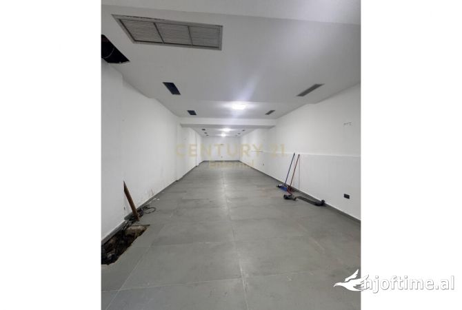 Ambient biznesi me qera 3+1 ne Tirane - 5,882 Euro