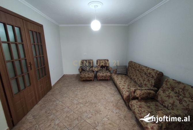APARTAMENT PER QIRA PER ZYRA PRANE GJIMNAZIT PETRO NINI LUARASI 700 Euro /Muaj