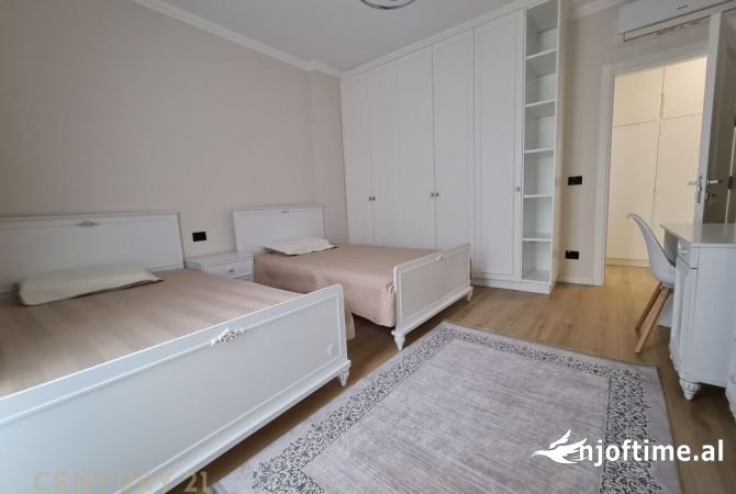 Shtepi me qera Apartament ne Tirane, 3+1, Mobilimi E mobiluar, Pagesa 2,400  Euro.