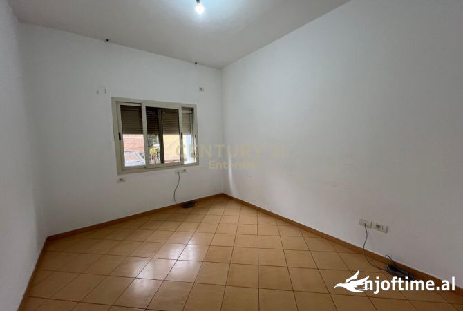 Ambient biznesi me qera 1+1 ne Tirane - 600 Euro