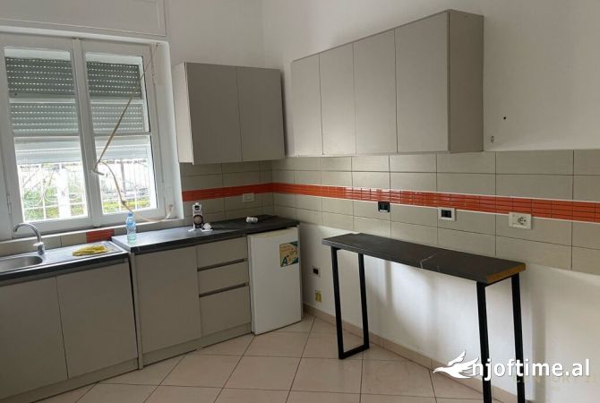 Ambient biznesi me qera 3+1 ne Tirane - 2,300 Euro