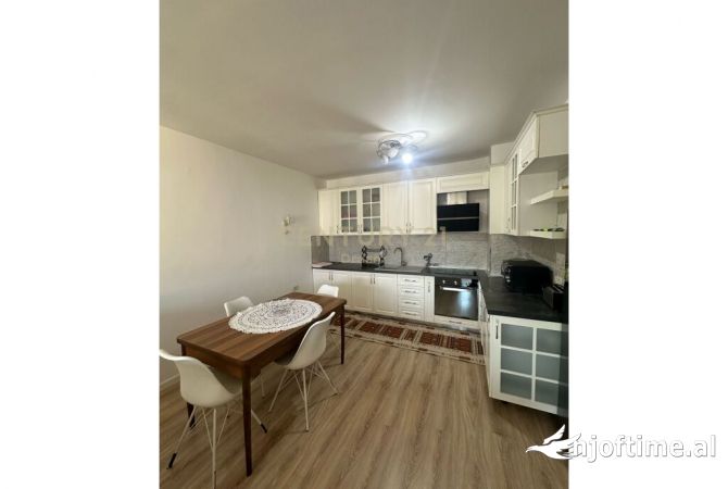 Shtepi me qera 2+1 ne Tirane - 800 Euro
