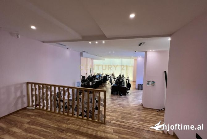 Ambient biznesi me qera 3+1 ne Tirane - 3,000 Euro