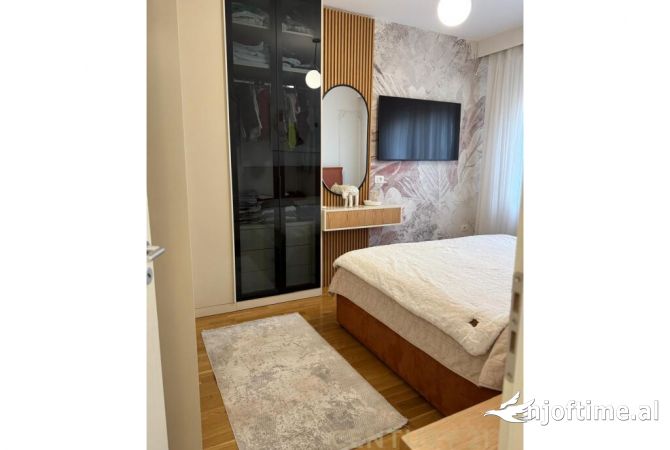 Shtepi me qera Apartament ne Tirane, 1+1, Mobilimi E mobiluar, Pagesa 1,000  Euro.