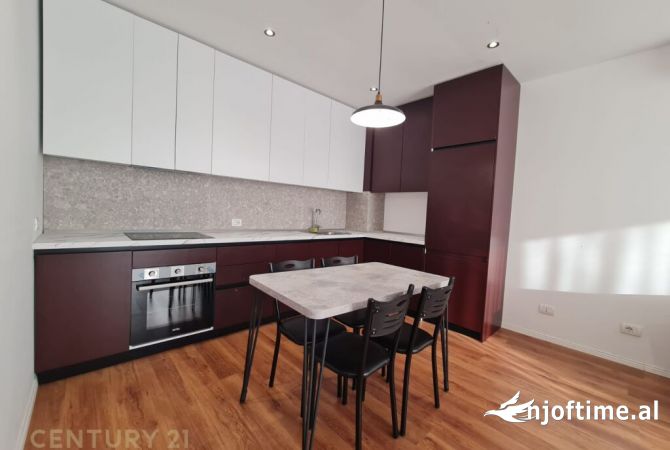 Shtepi me qera Apartament ne Tirane, 2+1, Mobilimi E mobiluar, Pagesa 800  Euro.