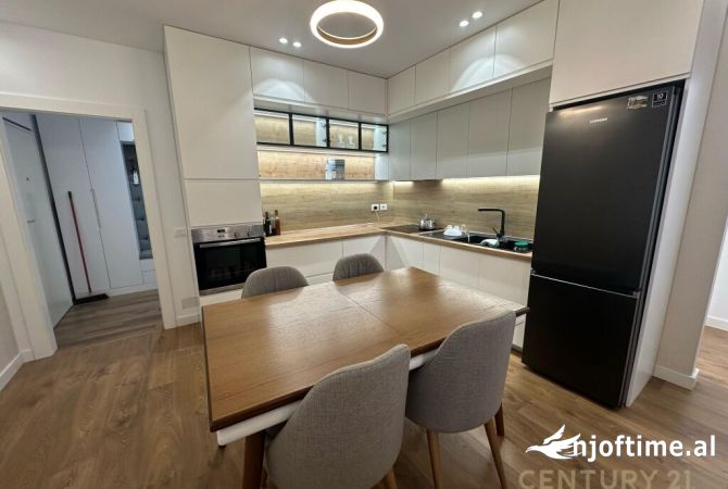 Shtepi me qera 2+1 ne Tirane - 1,200 Euro